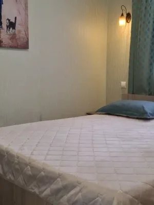 Трехместный с двуспальной кроватью и диваном